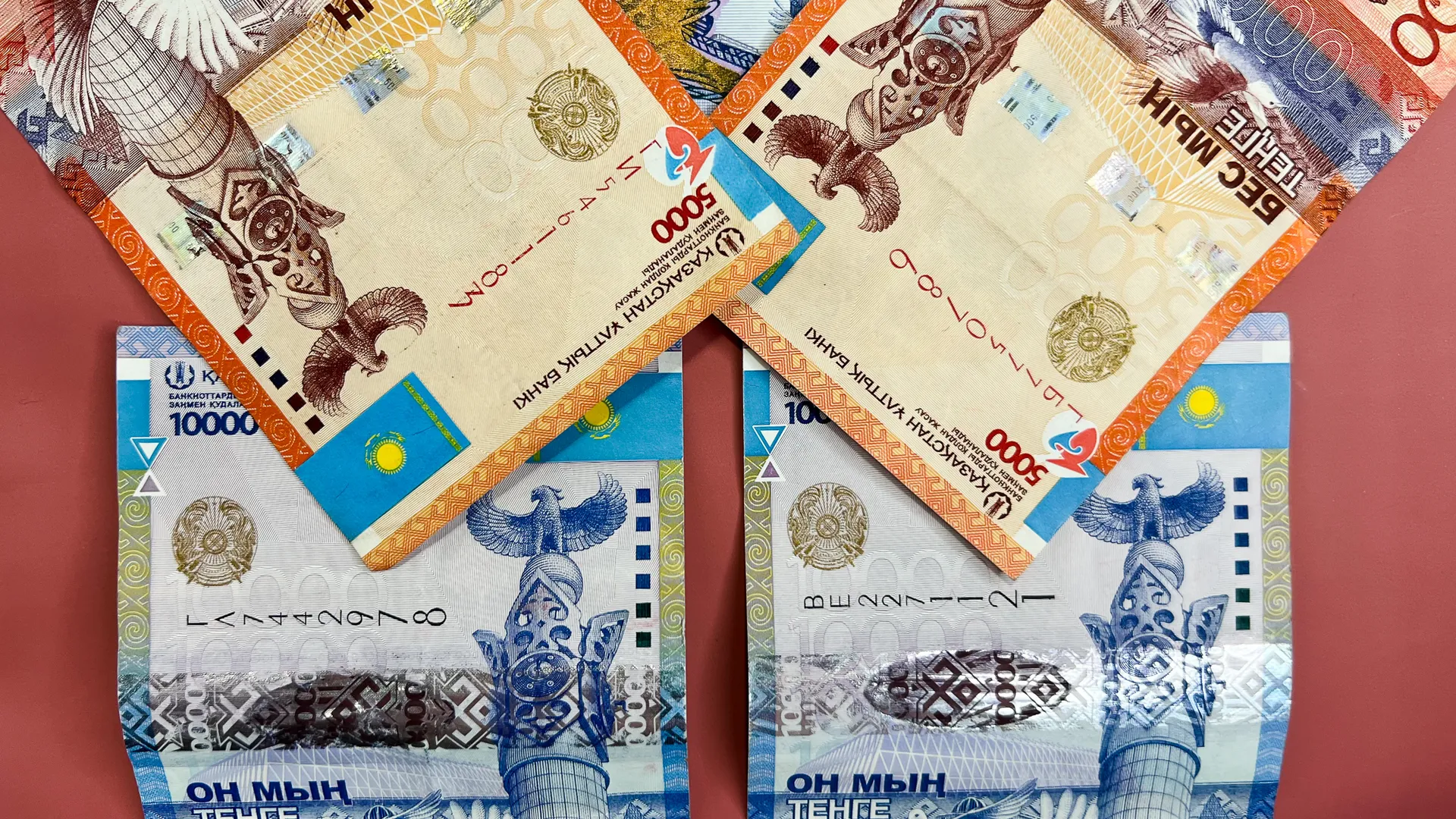 Капитал - На KASE доллар продается возле отметки 455 тенге