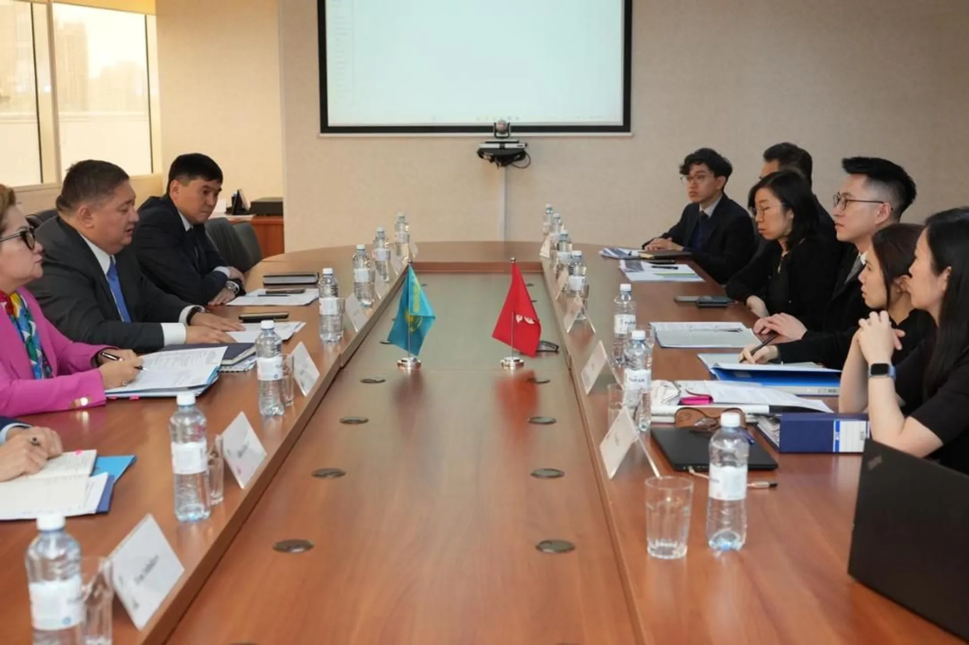 Капитал - Авиакомпании Cathay намерена запустить прямой рейс между Гонконгом и Казахстаном 