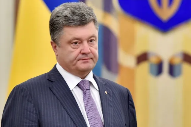 Петр Порошенко ввел на Украине военное положение