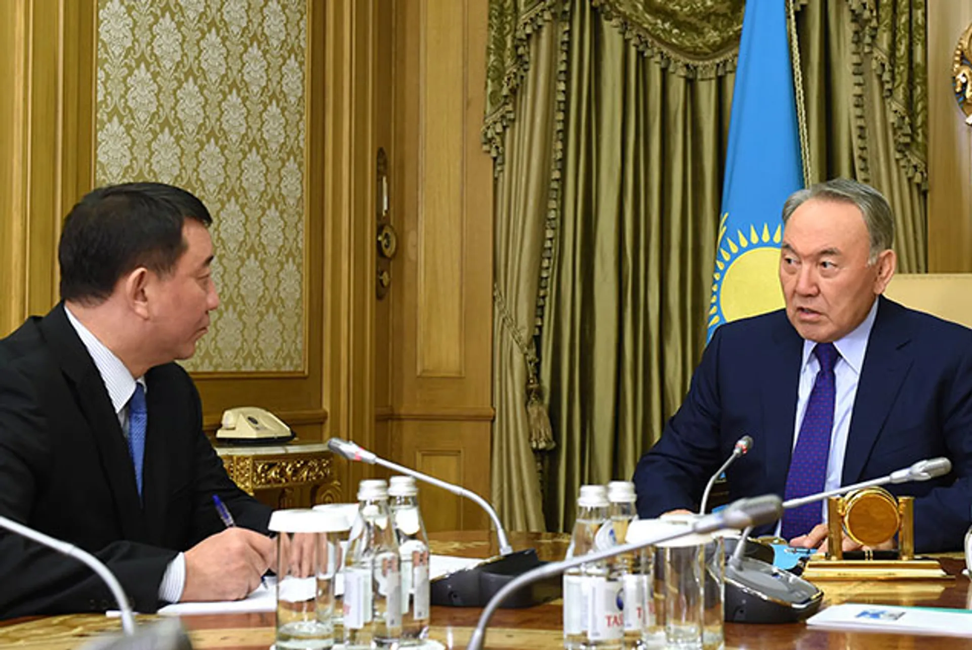 Капитал - Президент встретился с главой службы Сырбар