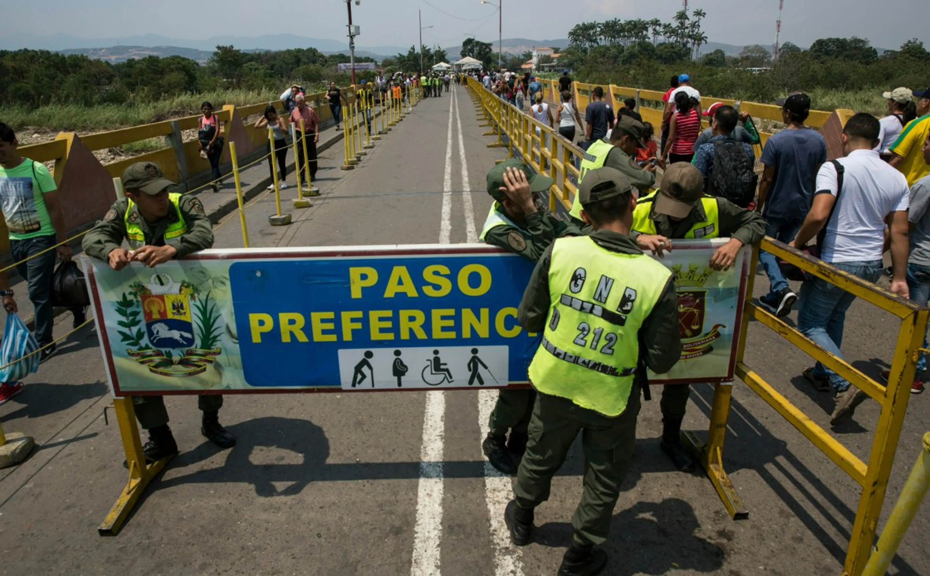 Капитал - Венесуэла частично закрыла границу с Колумбией