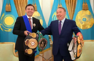 Капитал - Геннадий Головкин подарил Президенту свои пояса