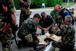 Капитал - Против силовиков и ополченцев на Донбассе воюет третья сторона
