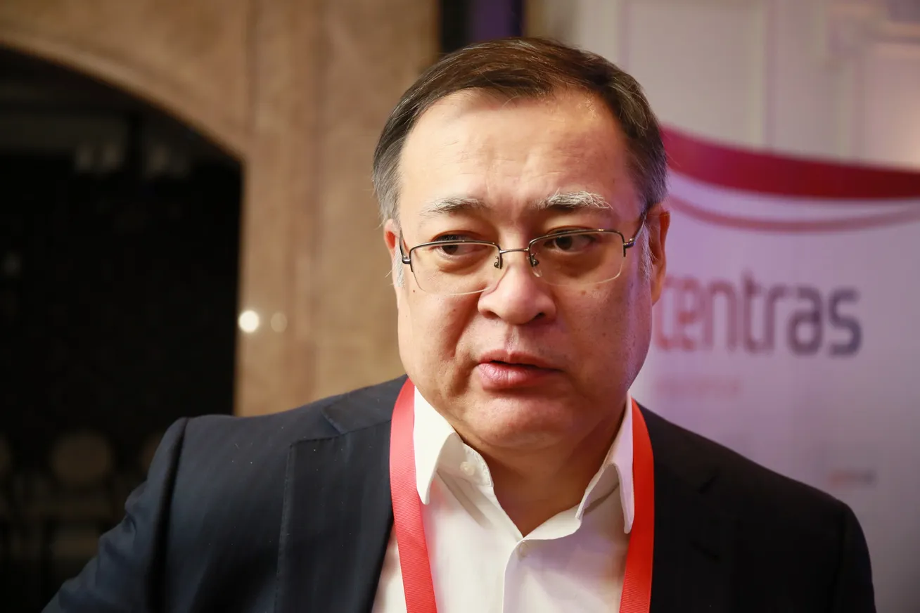 Азамат Джолдасбеков, финансист