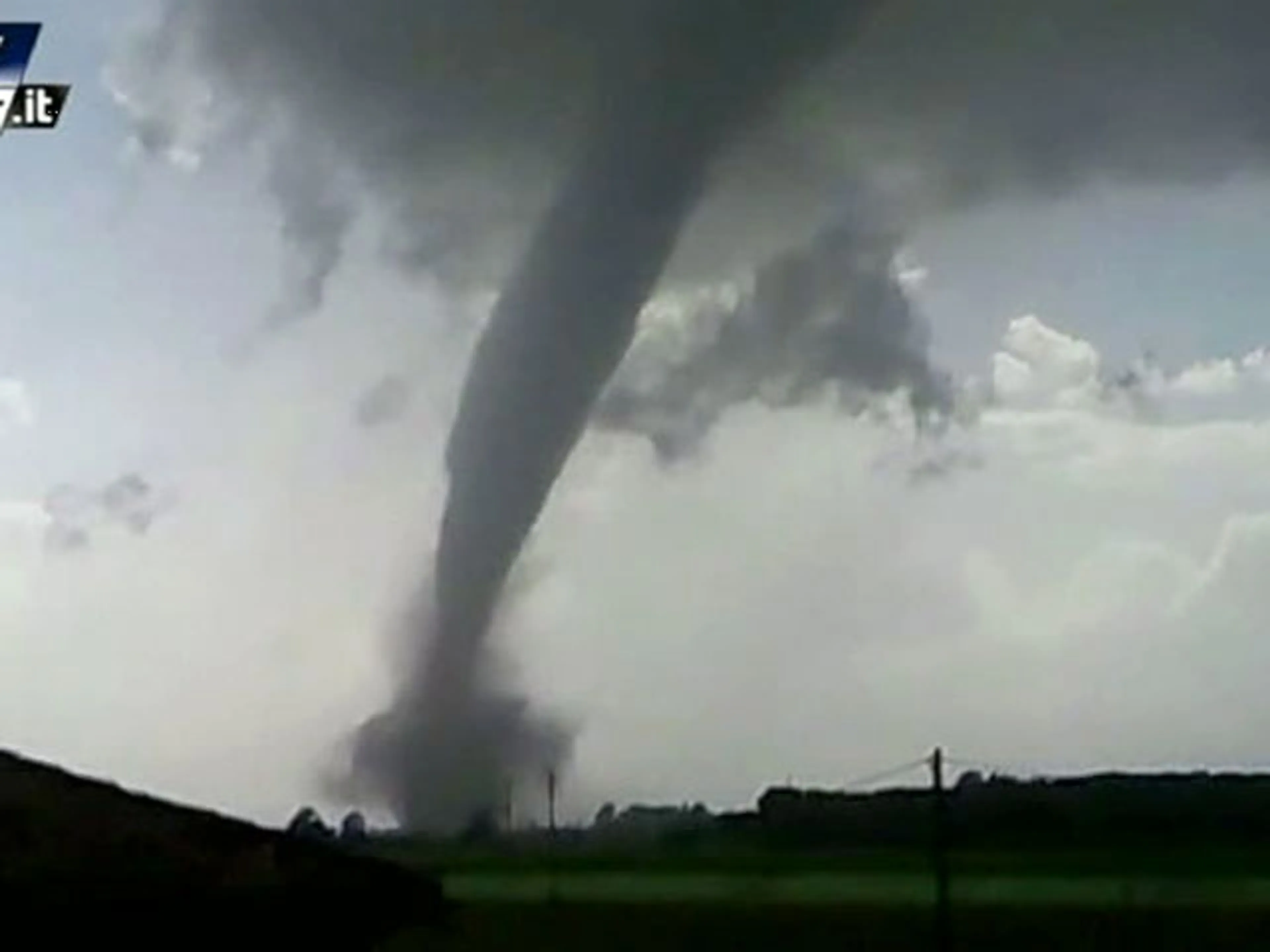 Капитал - В Италии прошел сильный смерч