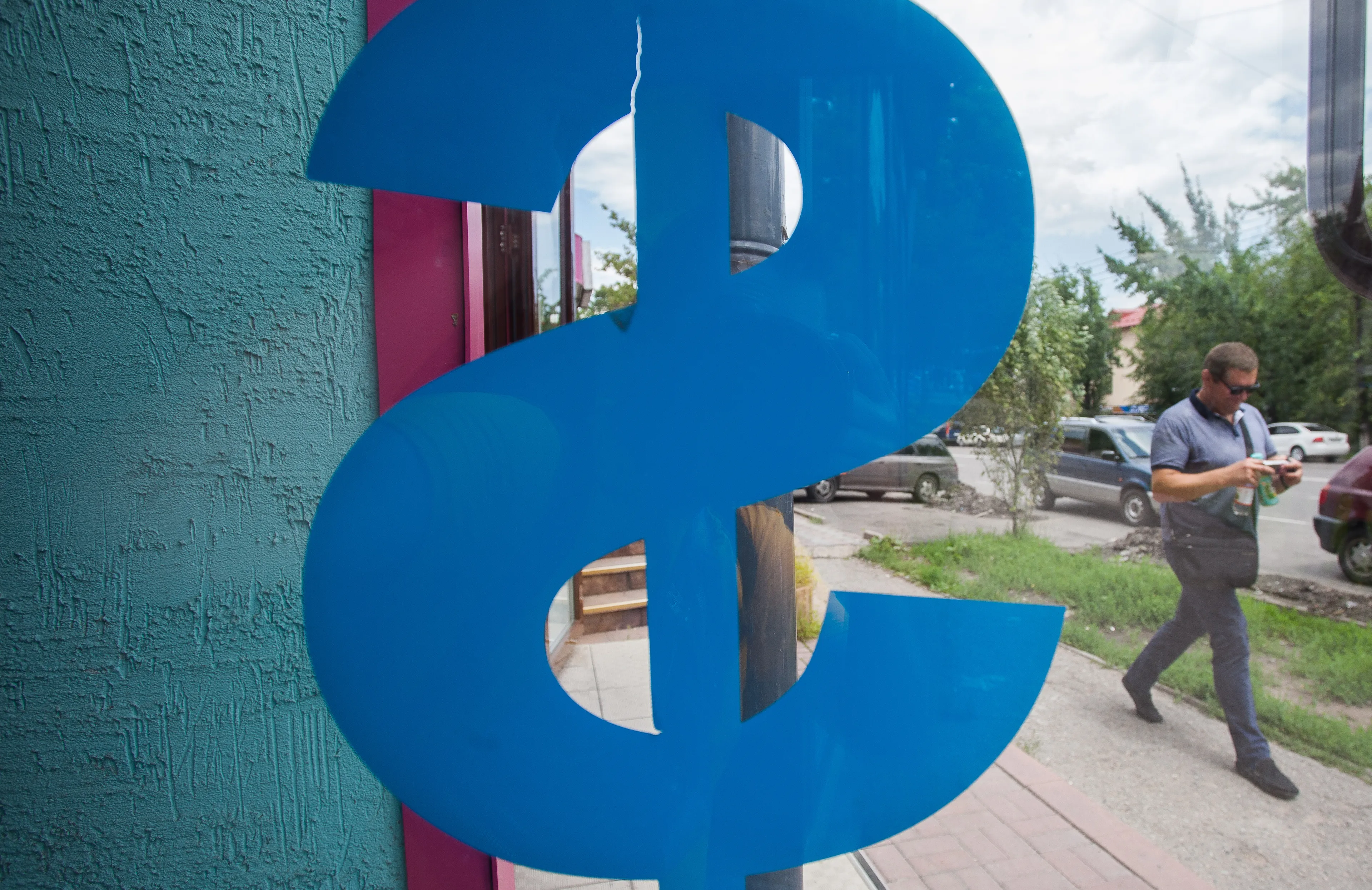 Капитал - В Алматы доллар в обменниках стабилен - 340 тенге