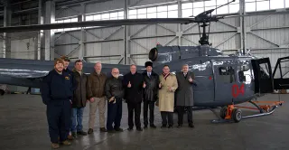 Капитал - Дипмиссия США передает Министерству обороны РК вертолет Huey