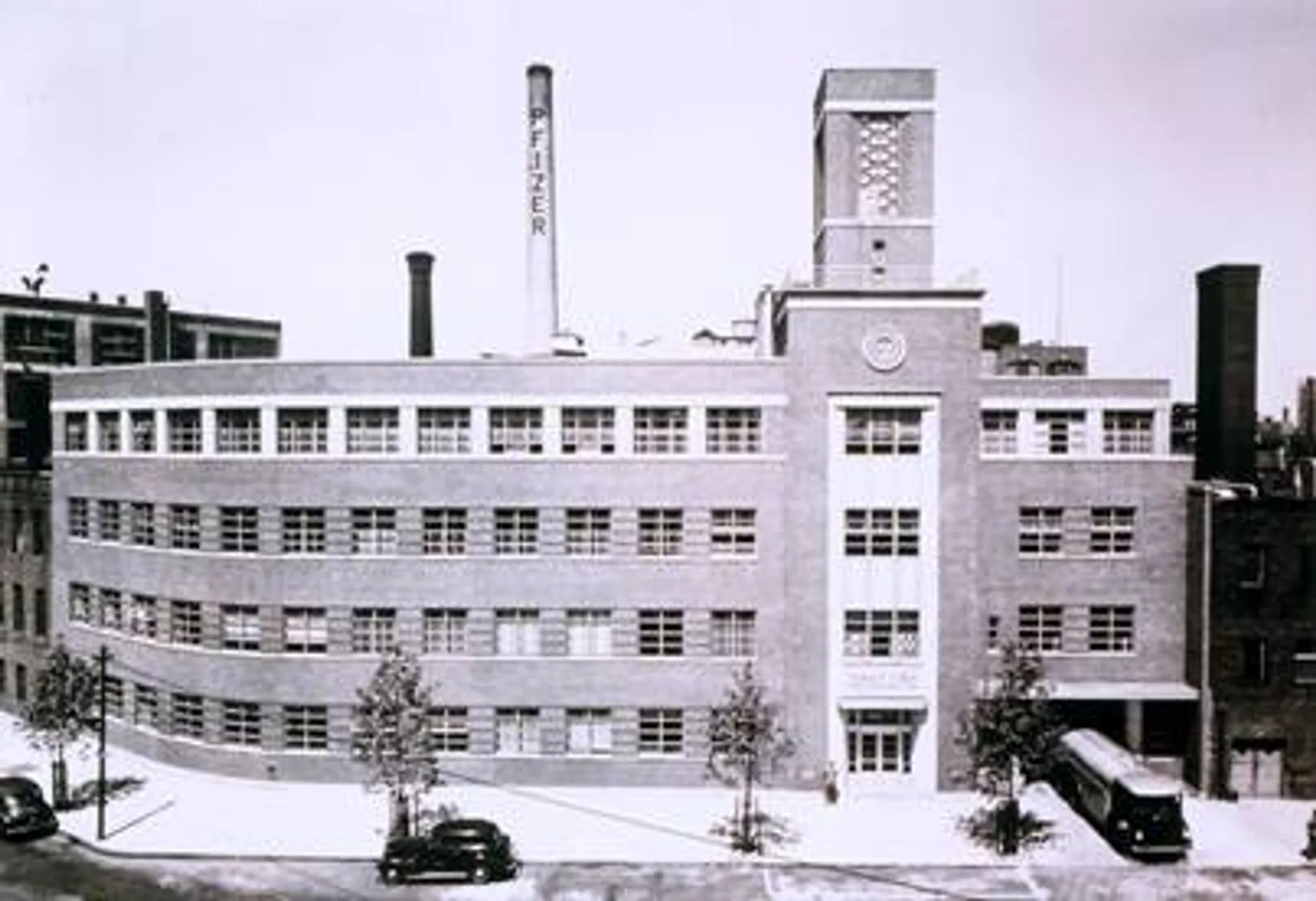 Два Чарльза и Pfizer - Image Kapital.kz