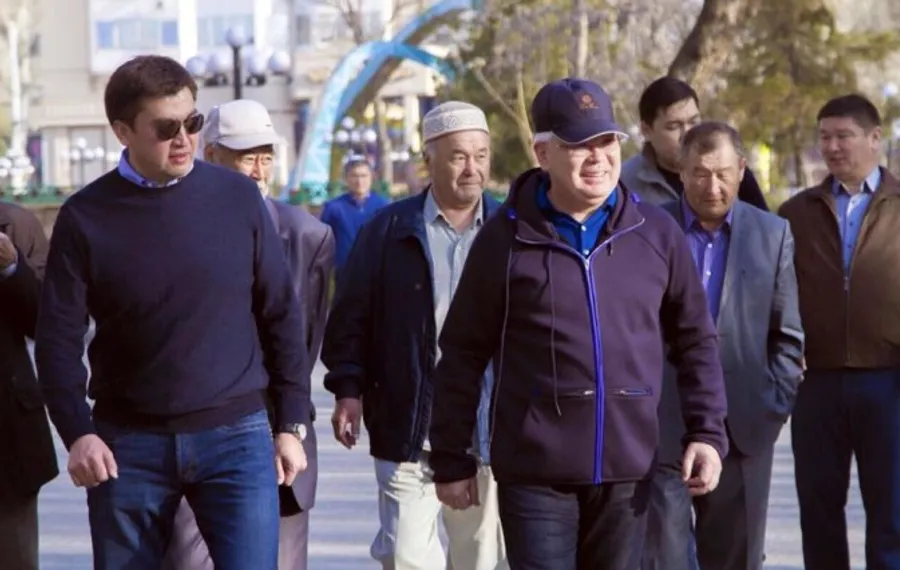 Капитал - На первый общегородской субботник в Шымкенте вышли исключительно мужчины