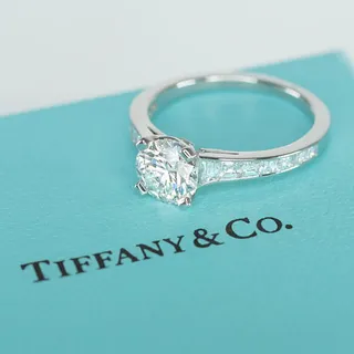 Капитал - Владелец Louis Vuitton намерен купить Tiffany