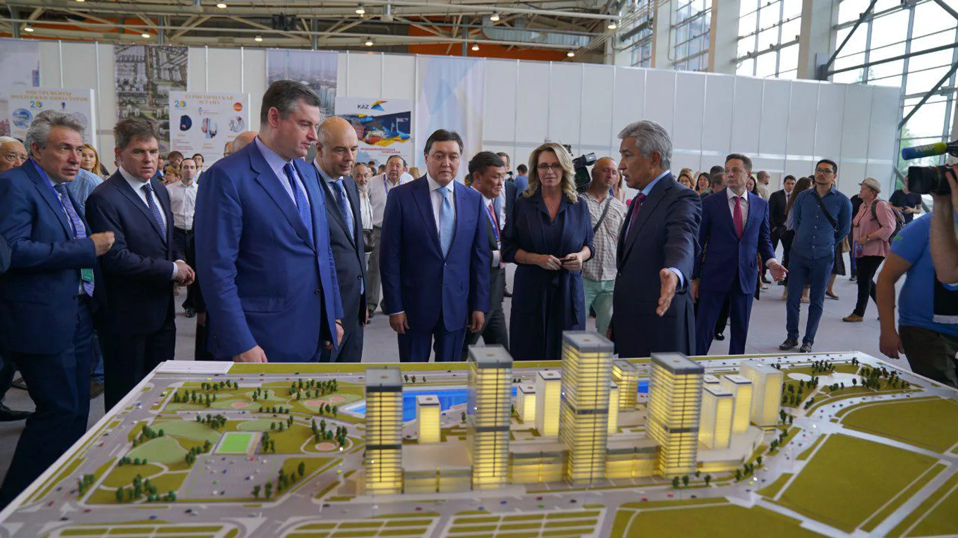 Капитал - В Москве проходит выставка, посвященная юбилею Астаны