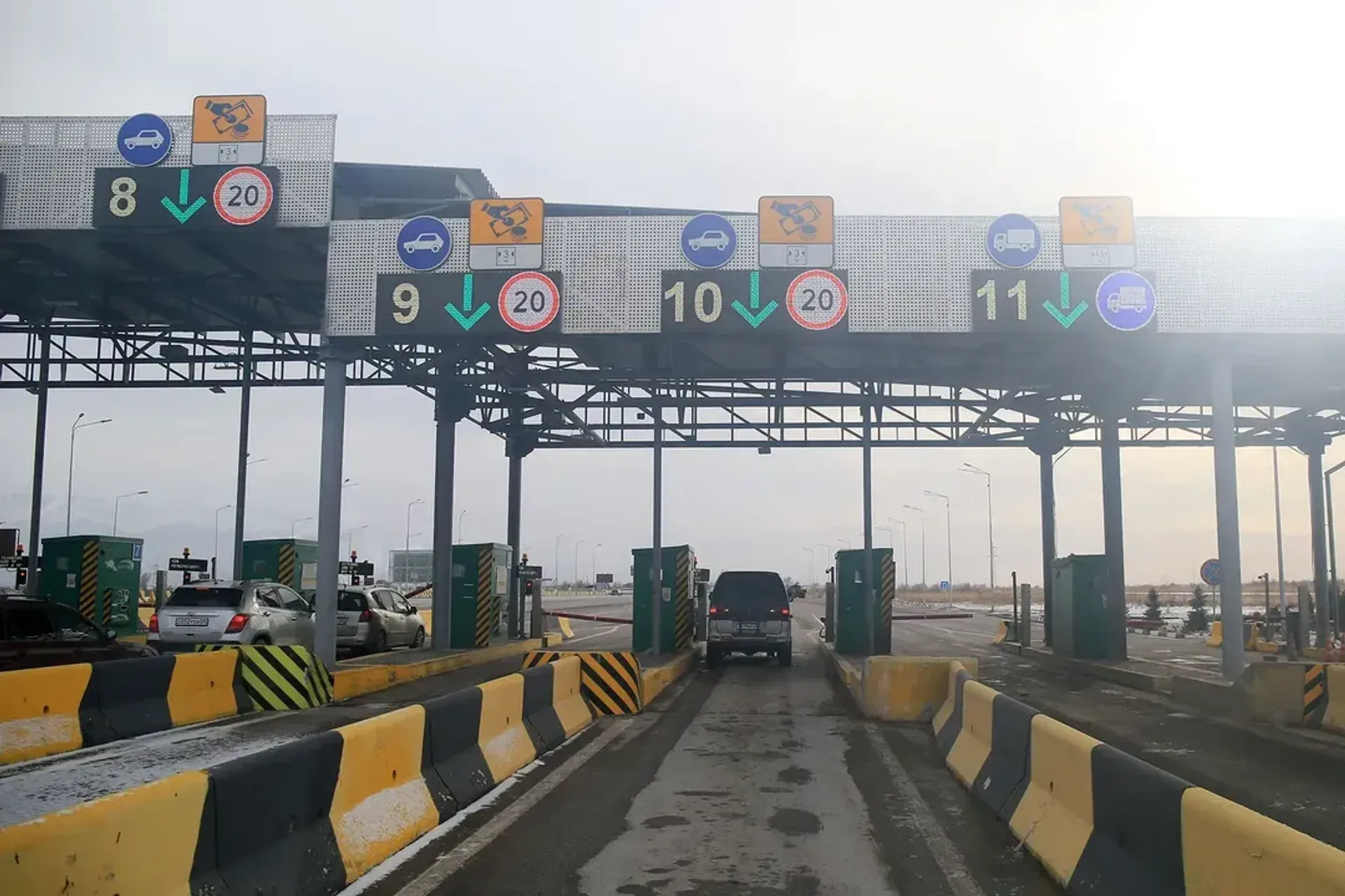 Почти 100 млрд тенге планируют собрать с платных дорог в 2026 году