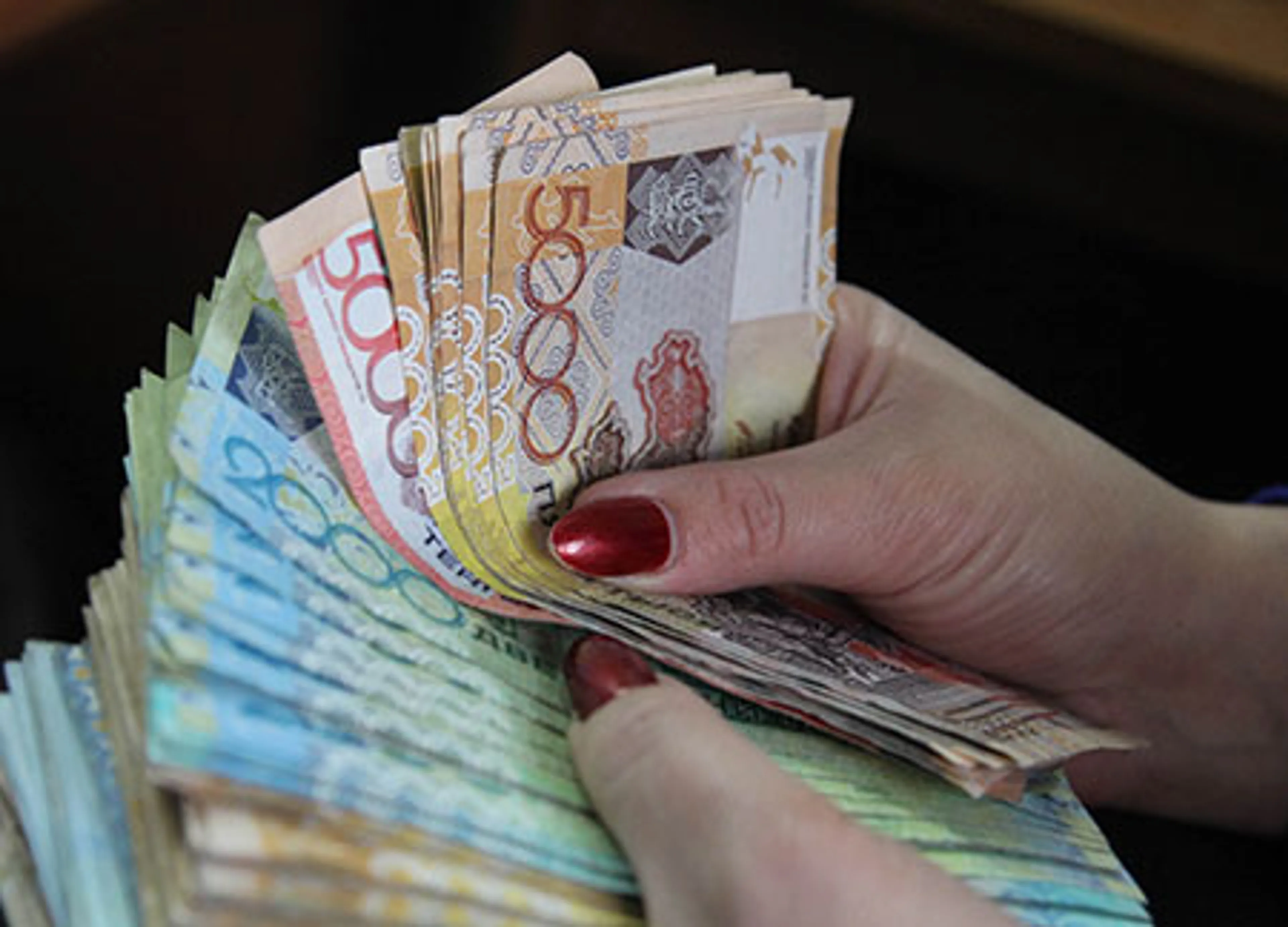 Капитал - Нацбанк продолжит сглаживать курс тенге