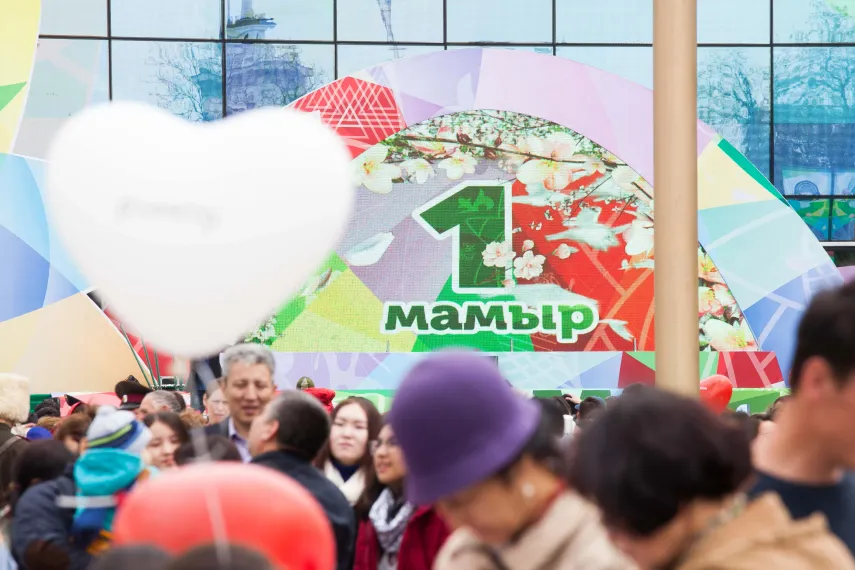 Капитал - День единства народа празднуют в Казахстане