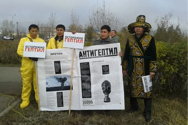 Активисты «Антигептил» передали петицию на имя Путина