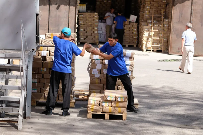 Капитал - Ряд регионов экстренно решает вопрос доставки учебников