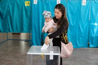 Капитал - В Алматы к закрытию участков явка составила 52,2 %