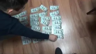 Капитал - Офицер службы экономических расследований подозревается в получении взятки