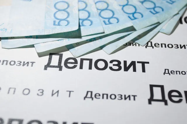 Депозиты казахстанцев медленно перетекают в иностранные банки