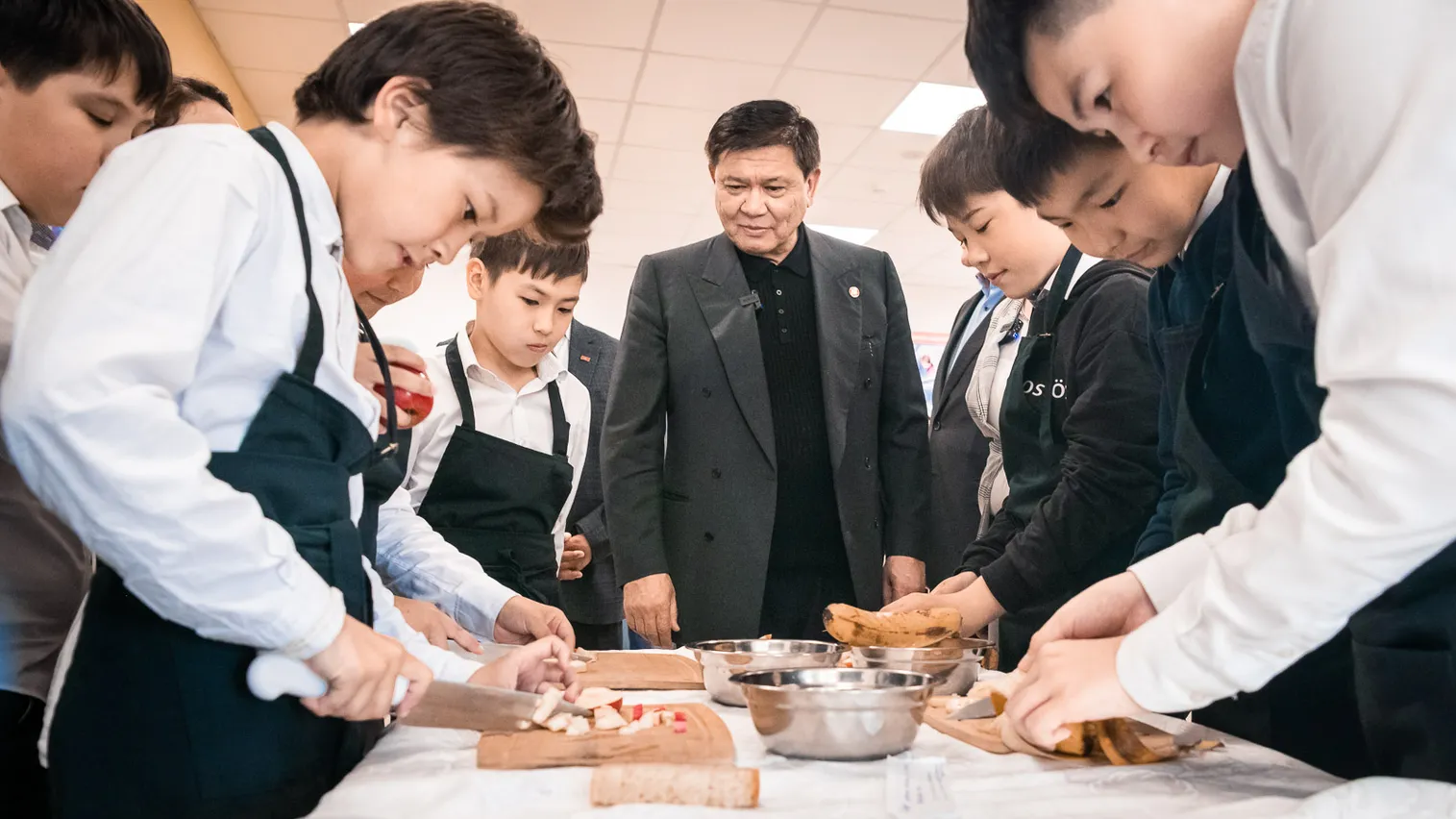 Школу нового формата BINOM посетили депутаты мажилиса - фото kapital.kz