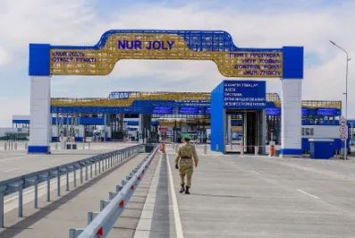 По поддельным документам пытались ввезти 39 грузовых авто