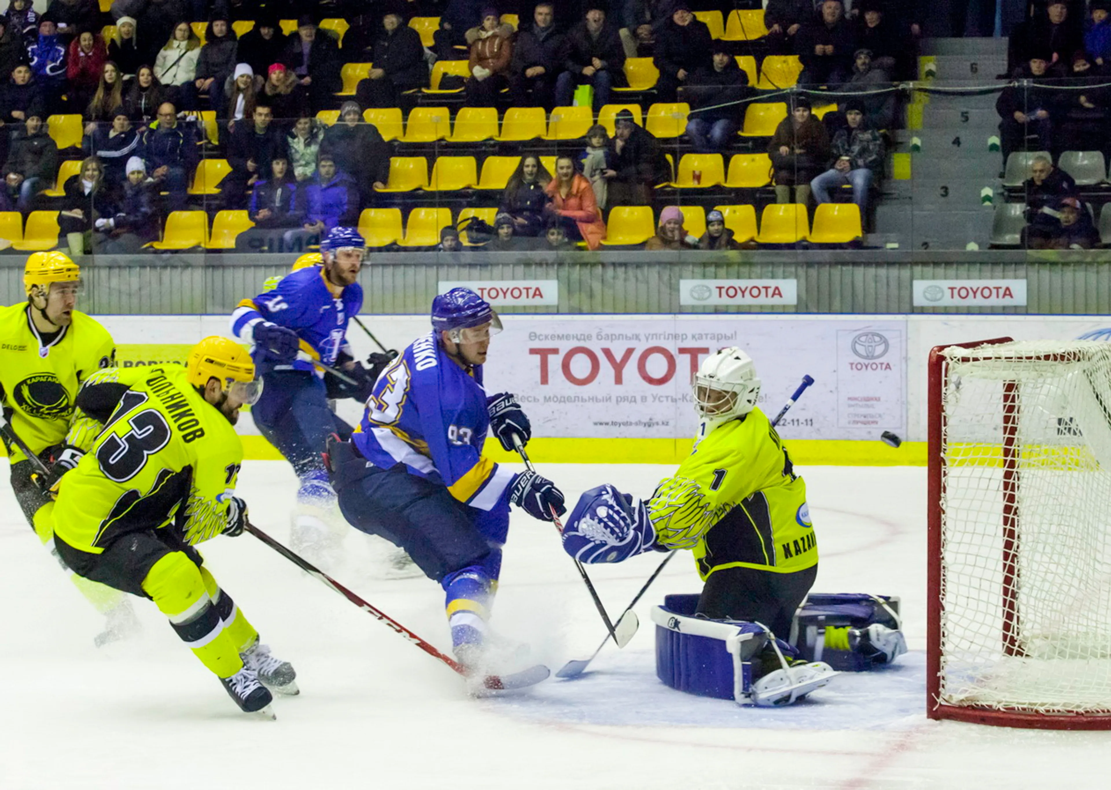 Капитал - Казахстанское противостояние в ВХЛ завершилось разгромом лидера