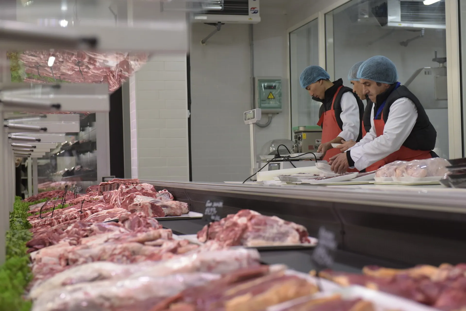 Капитал - Почему полки супермаркетов переполнены импортными продуктами