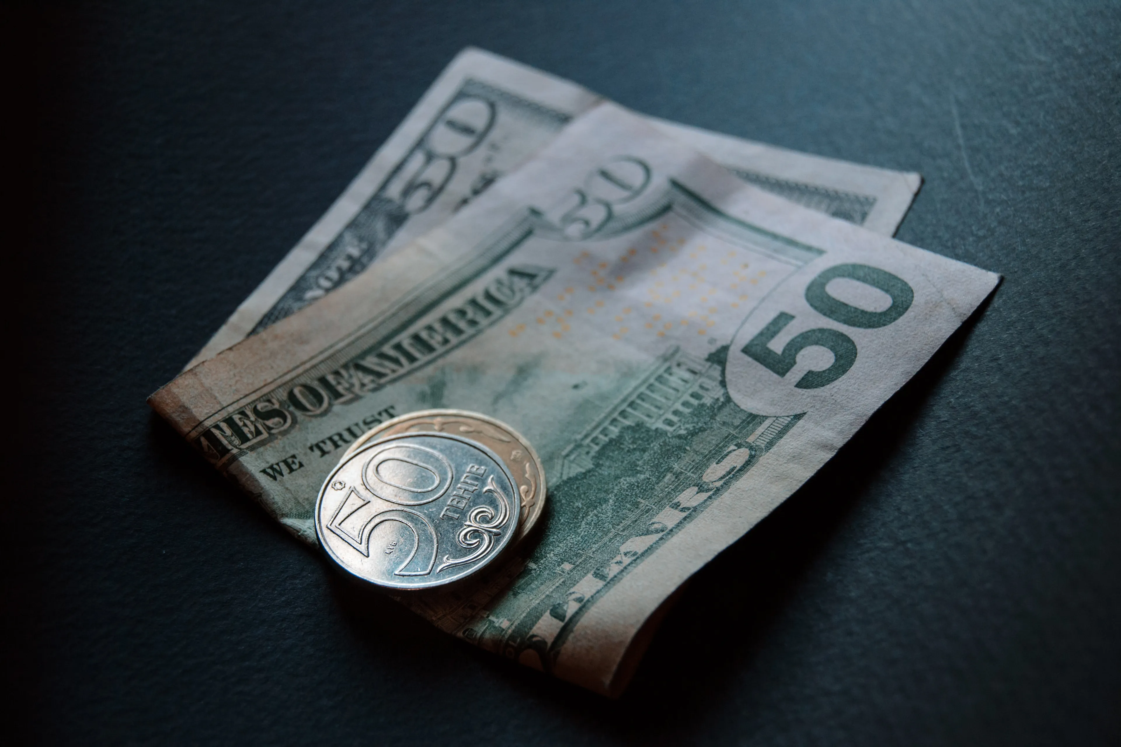 Капитал - На KASE доллар подорожал почти на 2 тенге