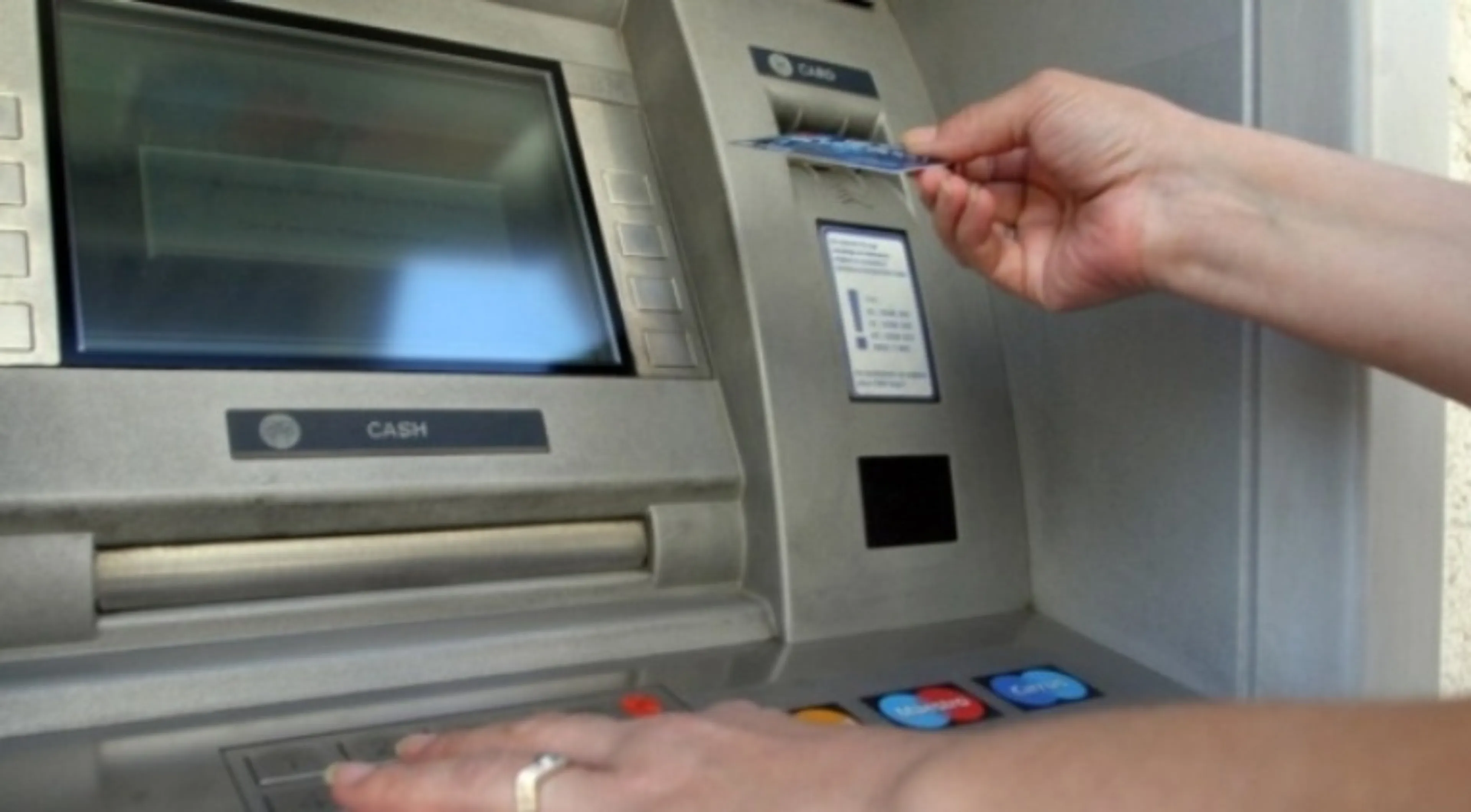 Капитал - Банки планируют информировать о комиссиях заранее