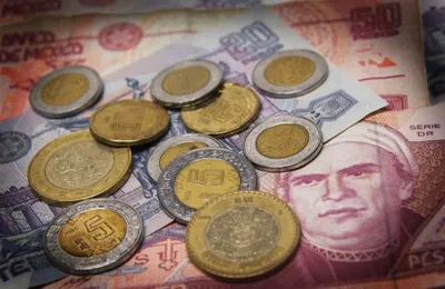 Инвесторы начали менять песо на рубли