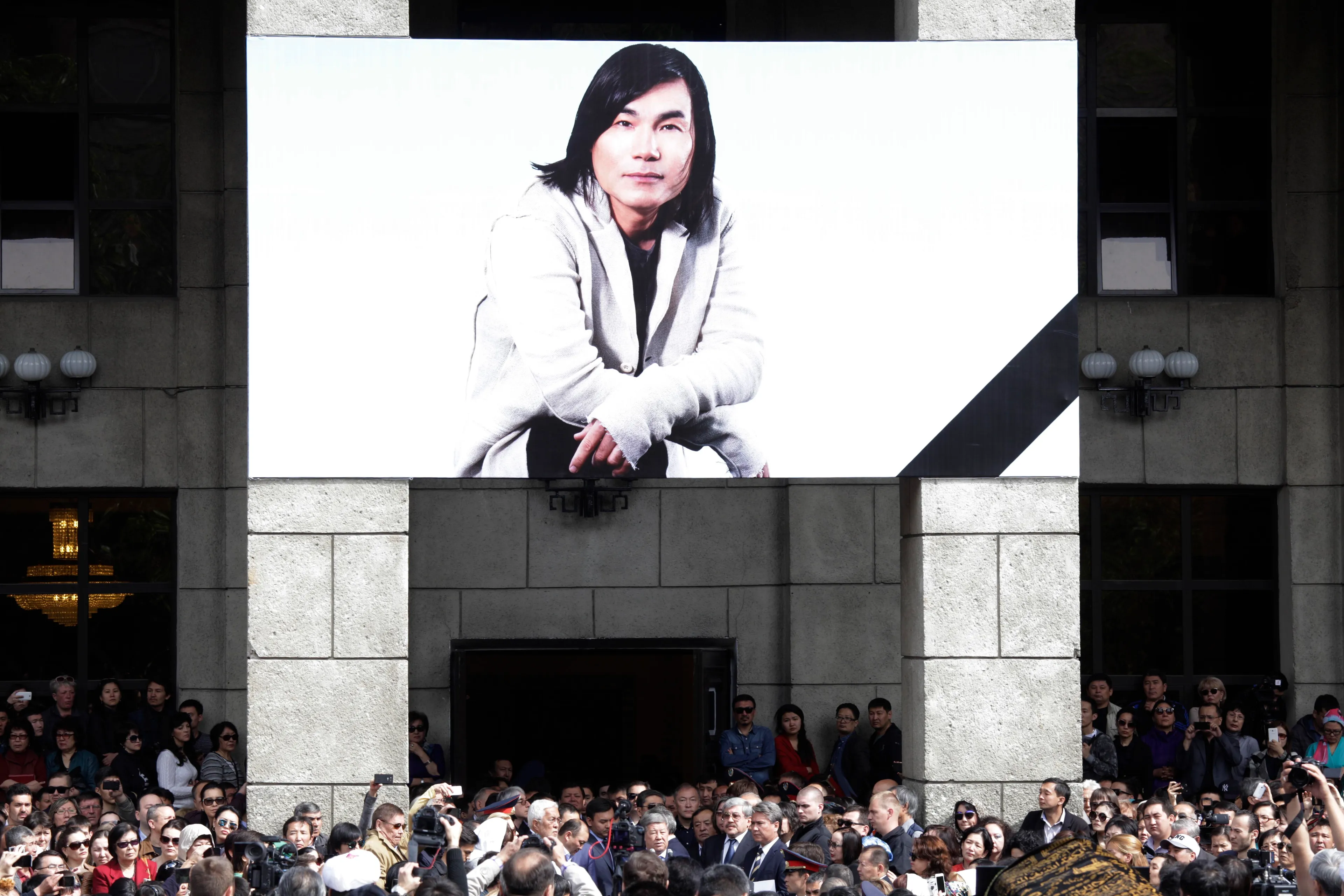 Капитал - В Алматы простились с Батырханом Шукеновым