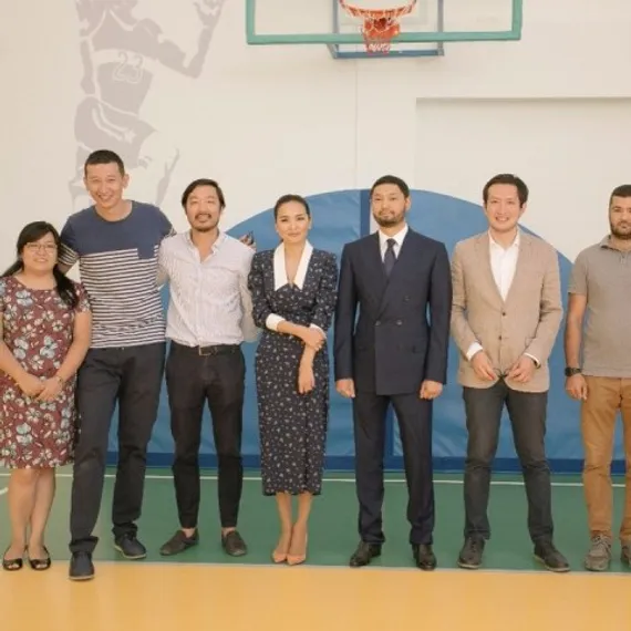 Капитал - Кенес Ракишев и Асель Тасмагамбетова подарили школу алматинцам