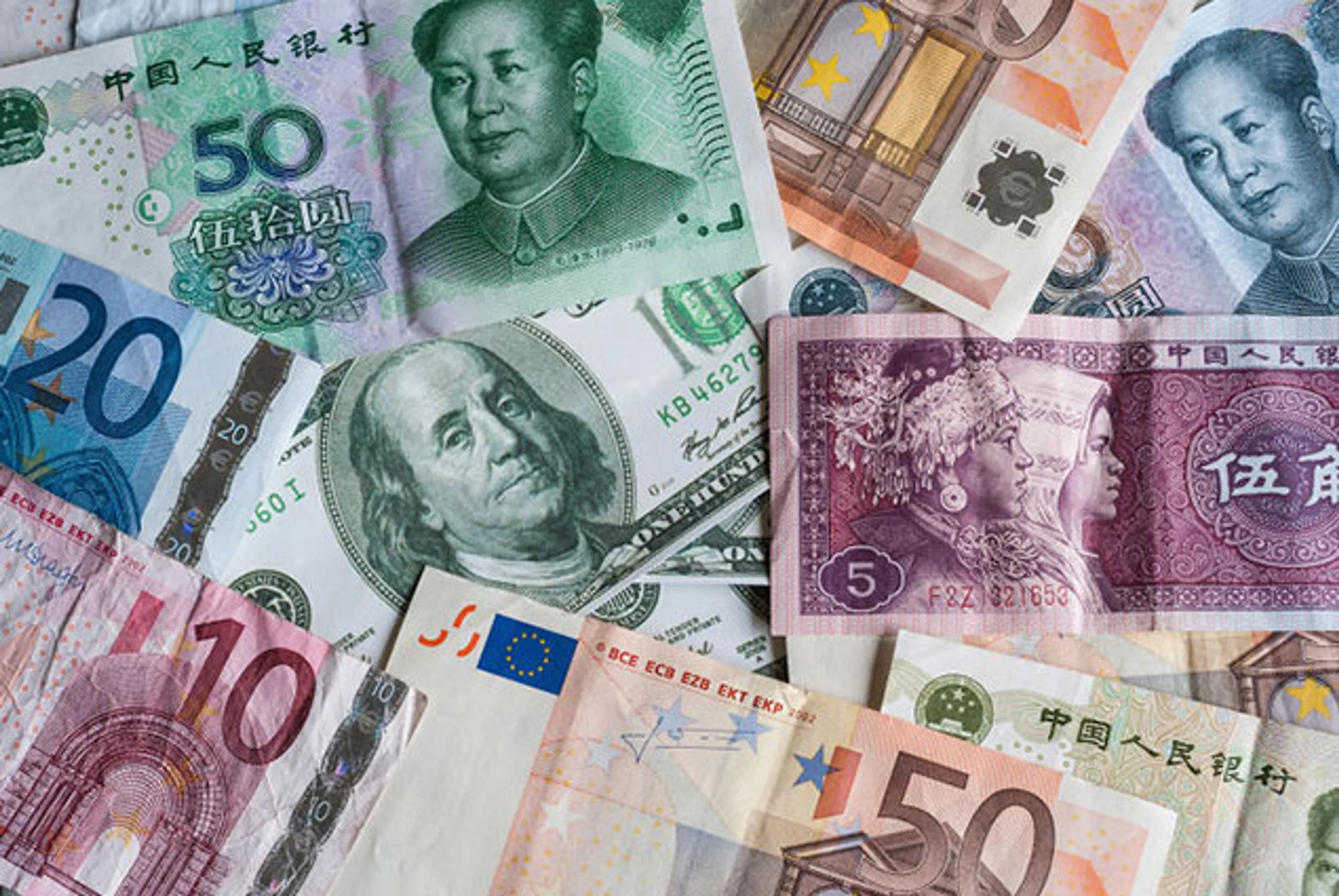 Капитал - Центробанкам мира не удается снизить курсы нацвалют