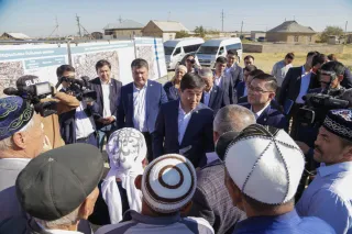 Капитал - Бауыржан Байбек встретился с жителями ряда проблемных объектов Шымкента