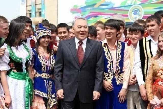 Президент поздравил казахстанцев с Днем единства народа