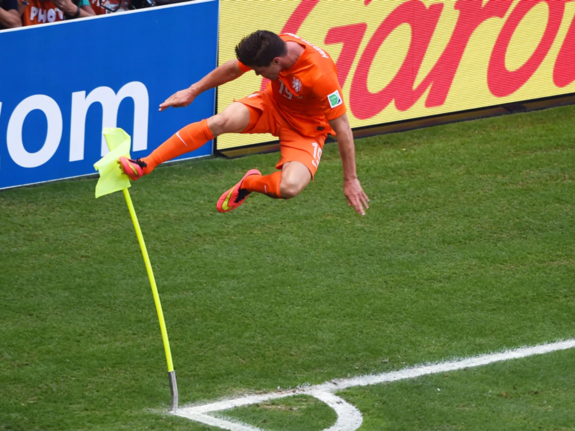 Капитал - Голландия одержала волевую победу над Мексикой