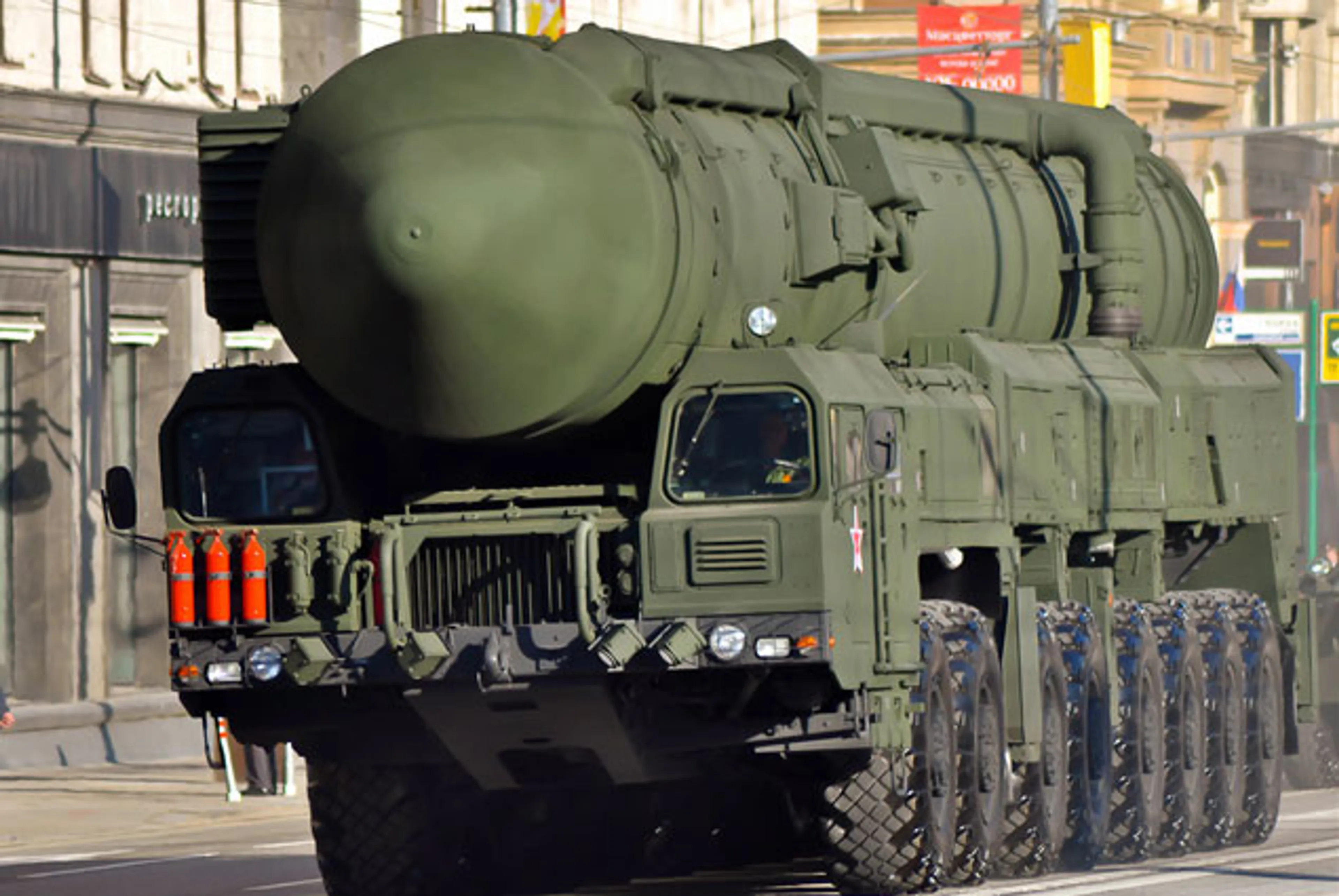 Капитал - Российский Тополь поразил цель на полигоне в РК