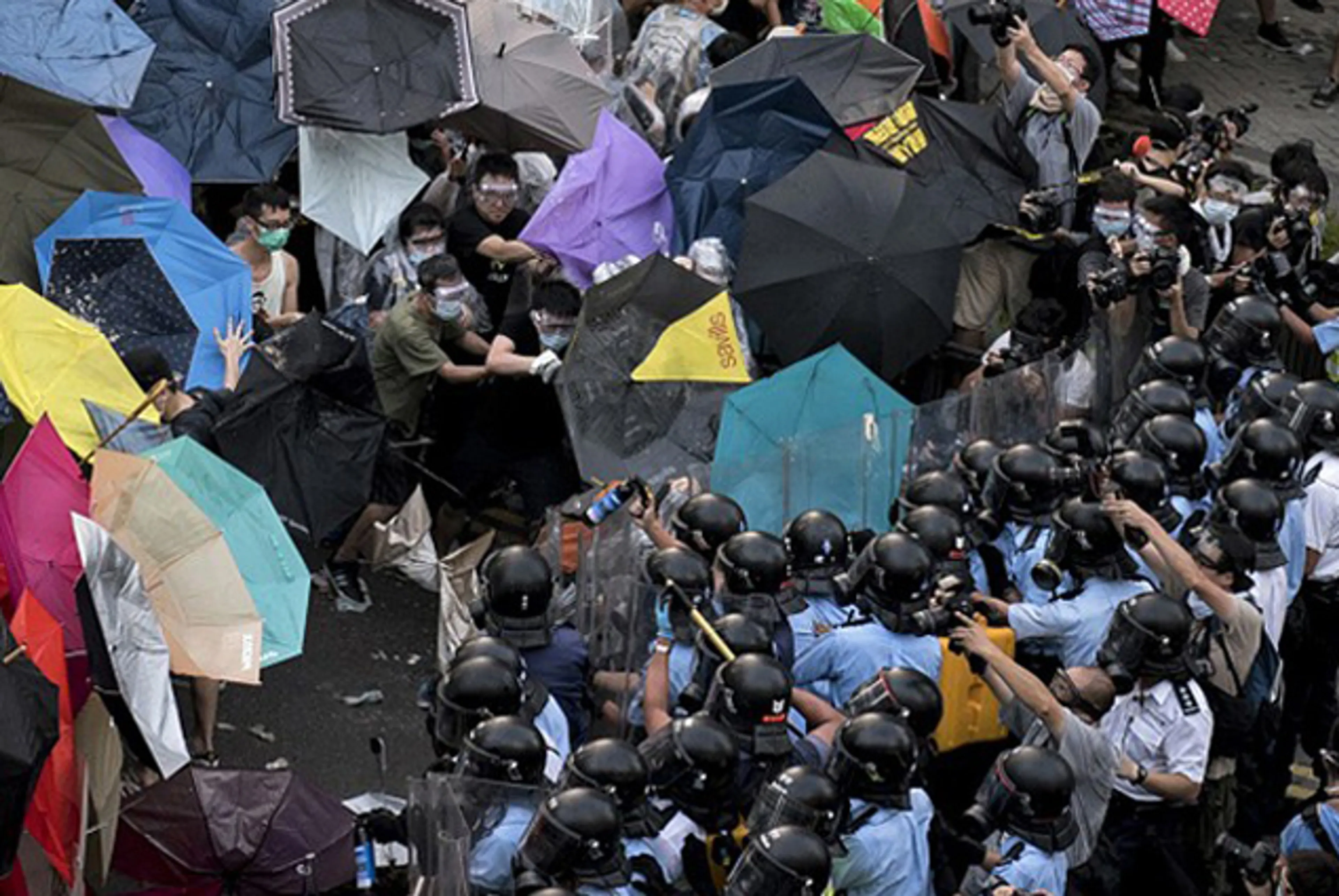 Капитал - Демонстранты в Гонконге покинули баррикады