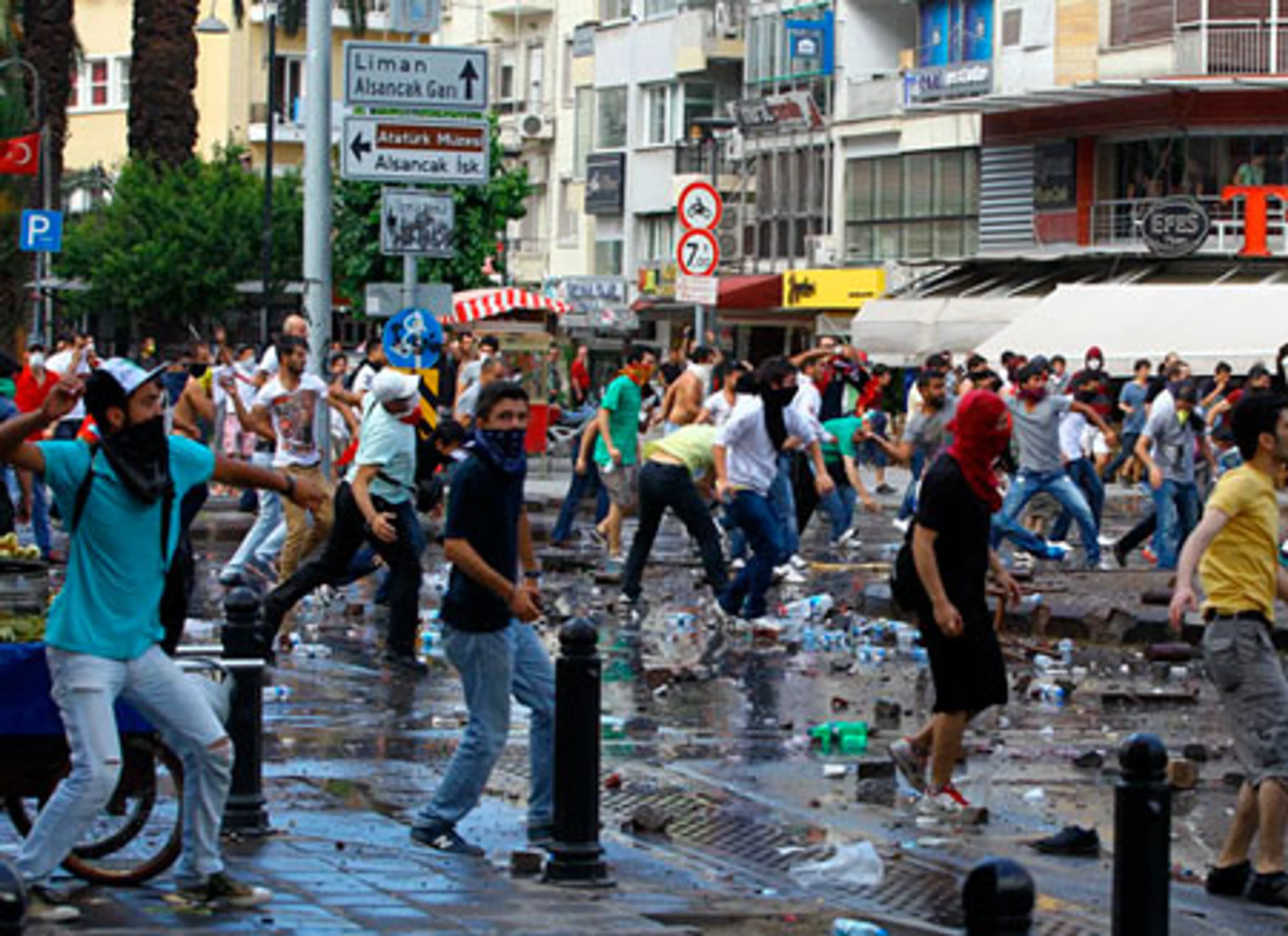 Капитал - Митингующие в Турции не собираются сдаваться