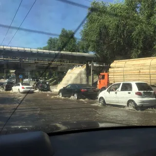 Капитал - Нижнюю часть Алматы затопило