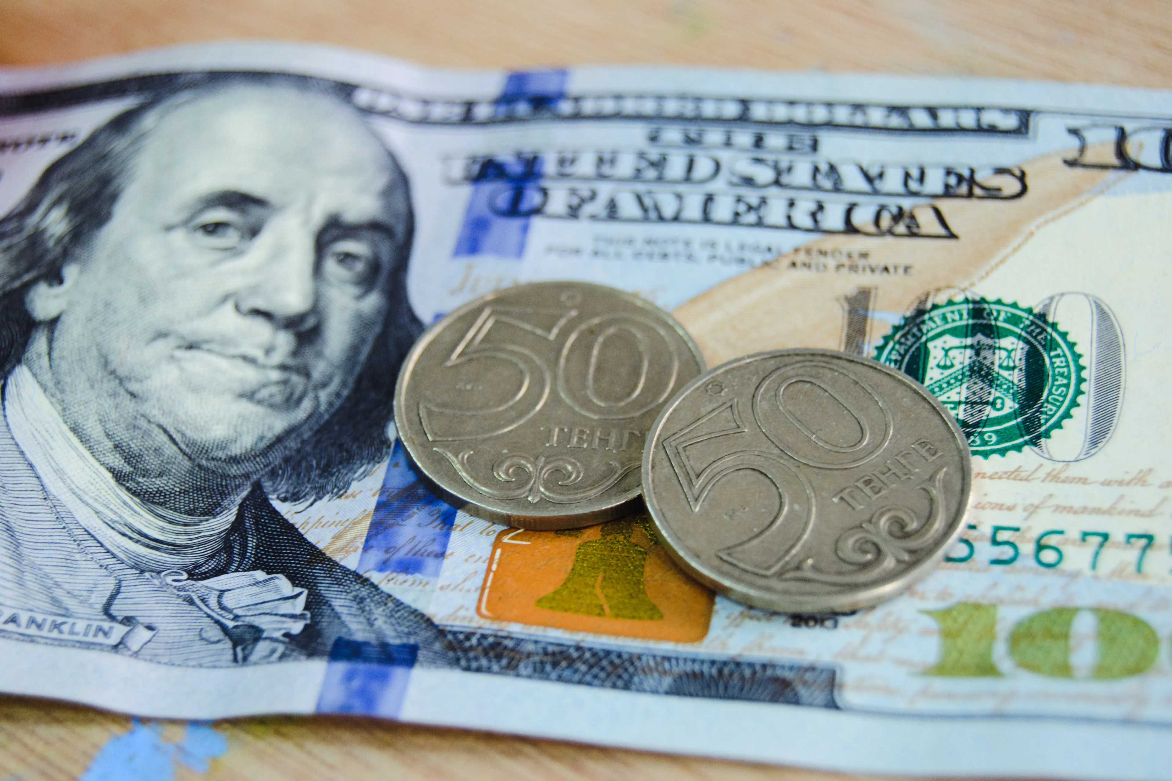 Капитал - Доллар начал торги с отметки 390,11 тенге