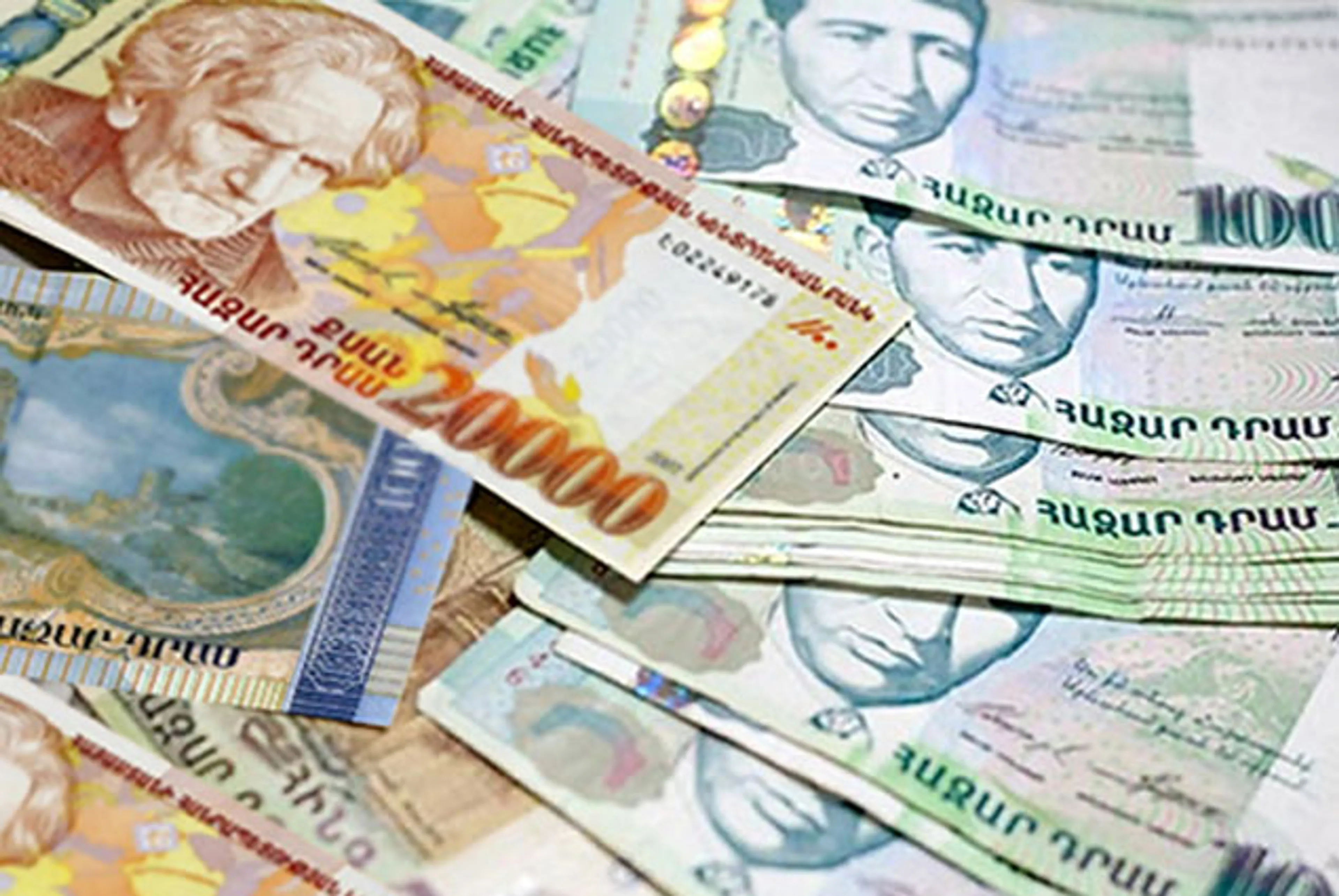 Капитал - ЦБ Армении провел девальвацию