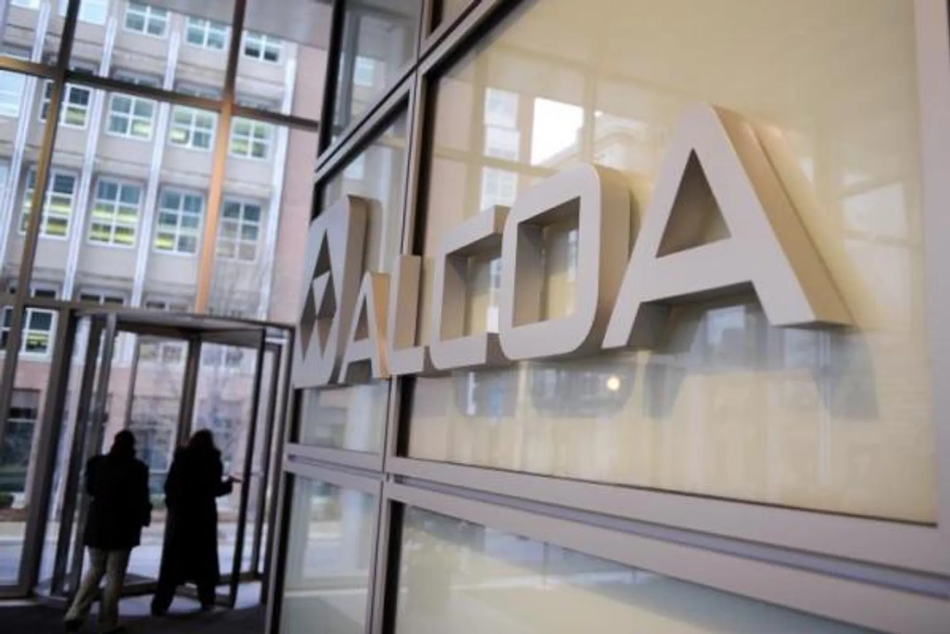 Капитал - Moody`s снизило рейтинг Alcoa