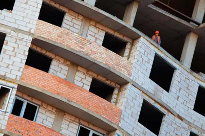 Число выданных на строительство кредитов снижено на 32%