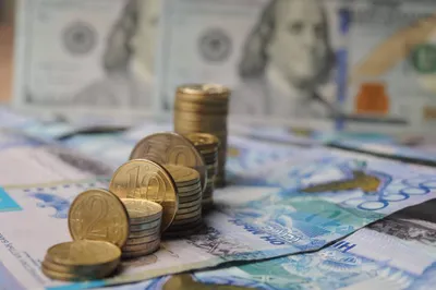 Тенге начал торги с отметки 343 за доллар