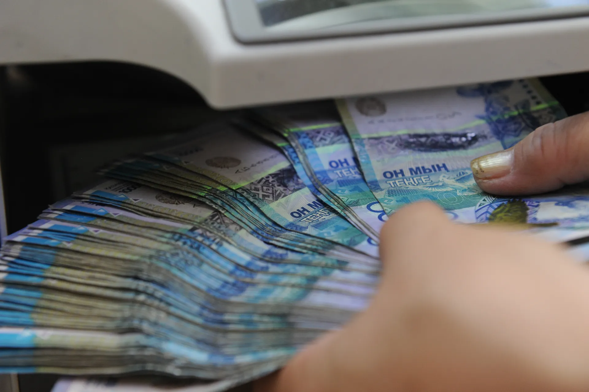 Капитал - За сутки нацвалюта укрепилась почти на 3 тенге