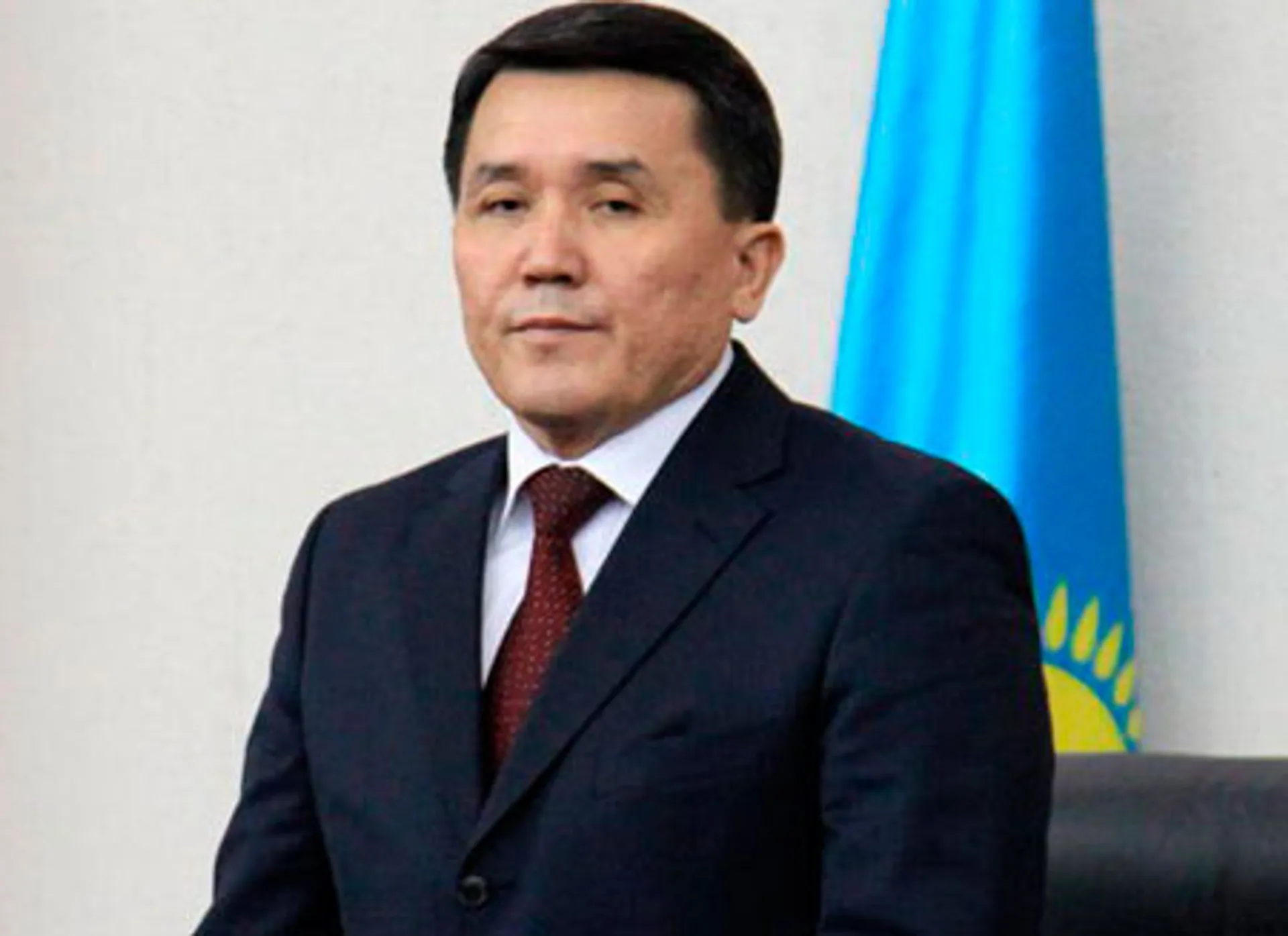 Капитал - Аким Серик Таукебаев уволился из-за проблем со здоровьем