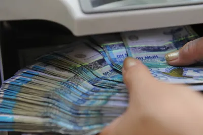Тенге завершил неделю в позитивном тренде