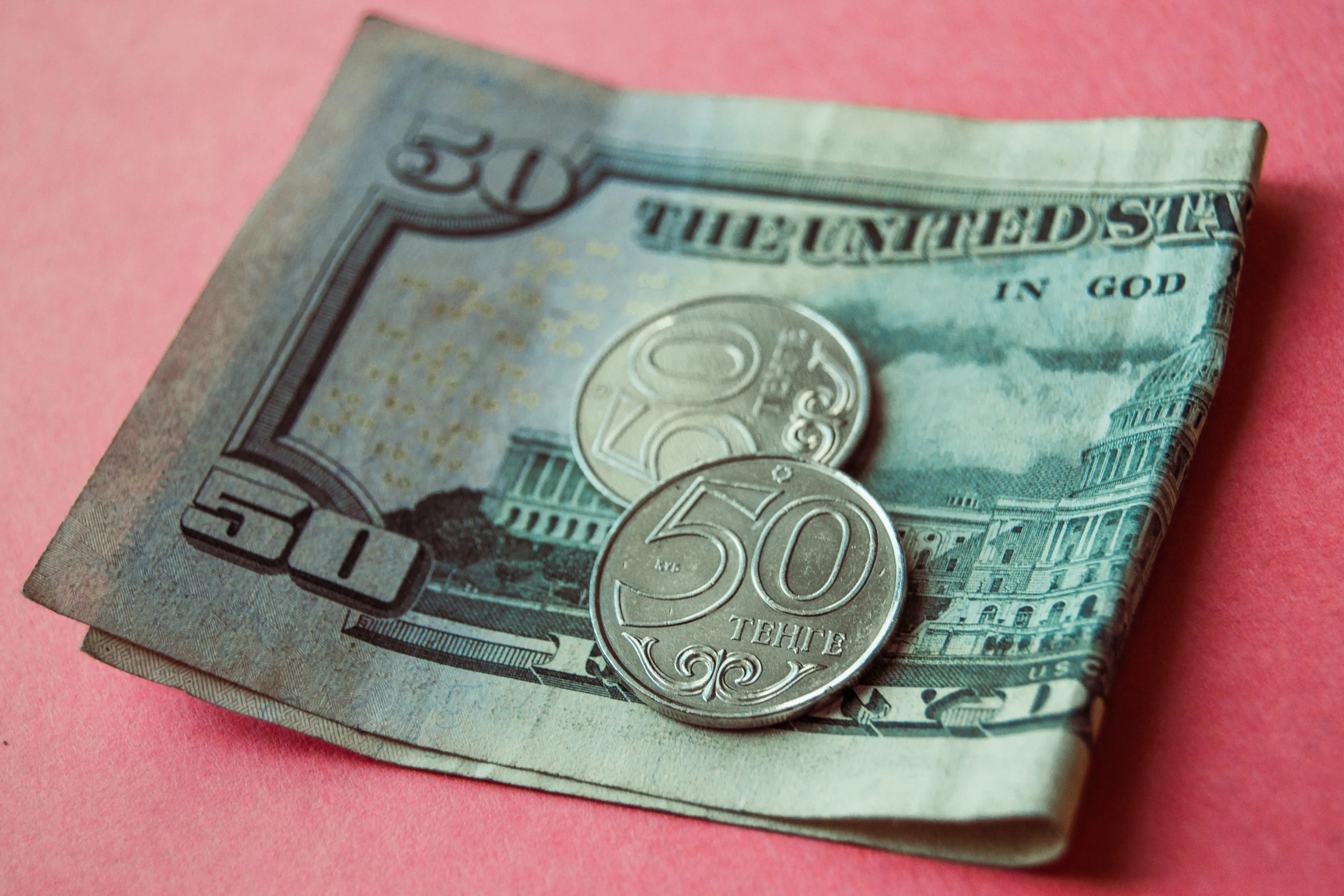 Капитал - Курс нацвалюты на бирже: 387,73 тенге за доллар