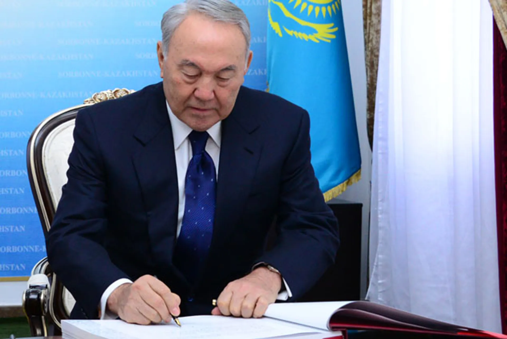 Капитал - Глава РК посетил посольство Франции в Казахстане